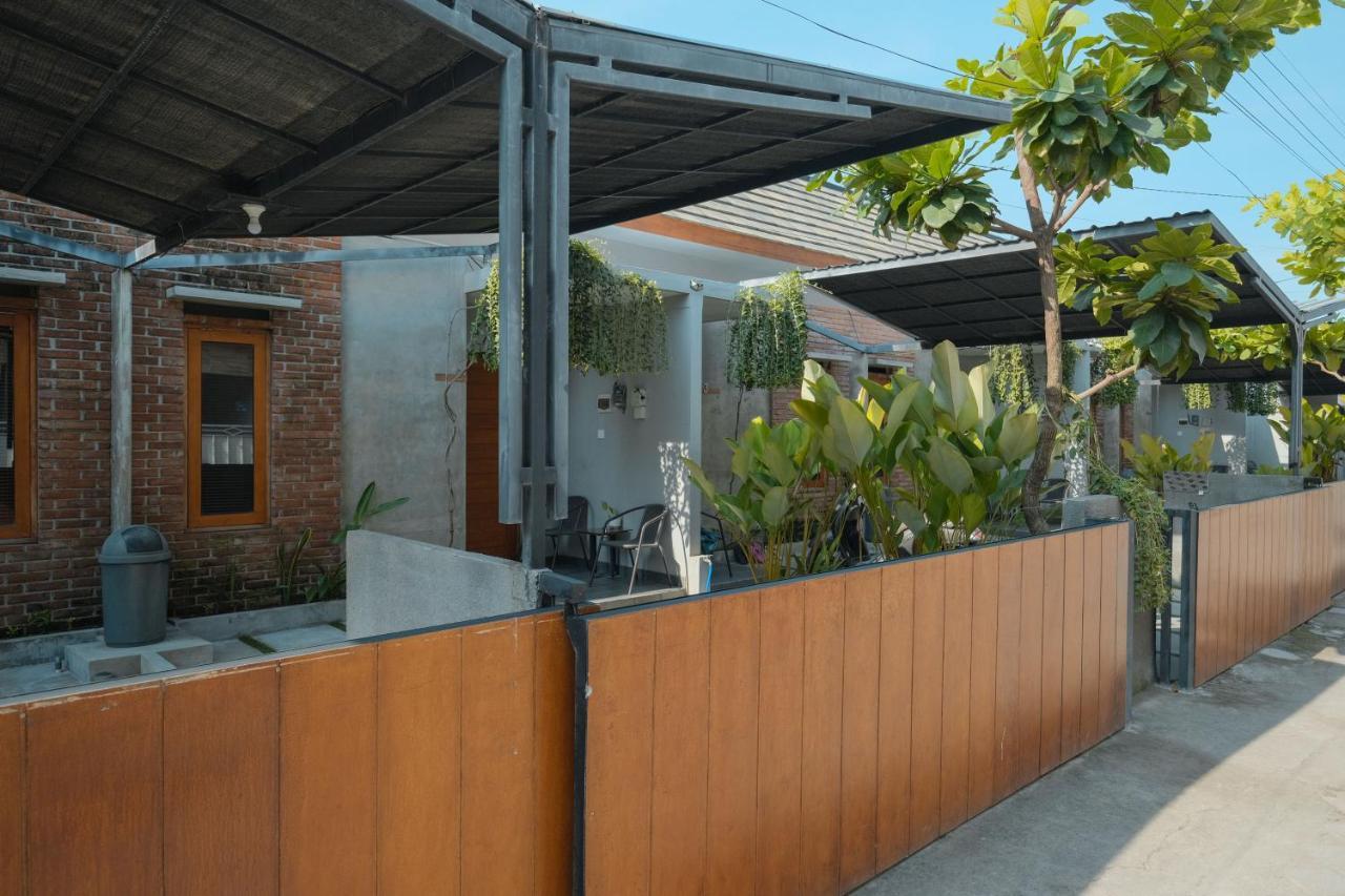 Andewi Guest House Denpasar Redpartner - Minimum Stay 30 Nights Санур Екстер'єр фото