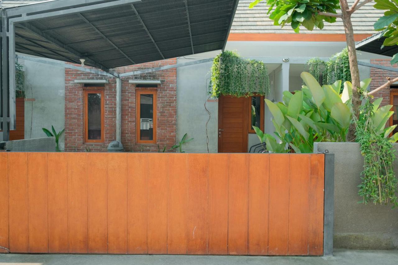 Andewi Guest House Denpasar Redpartner - Minimum Stay 30 Nights Санур Екстер'єр фото